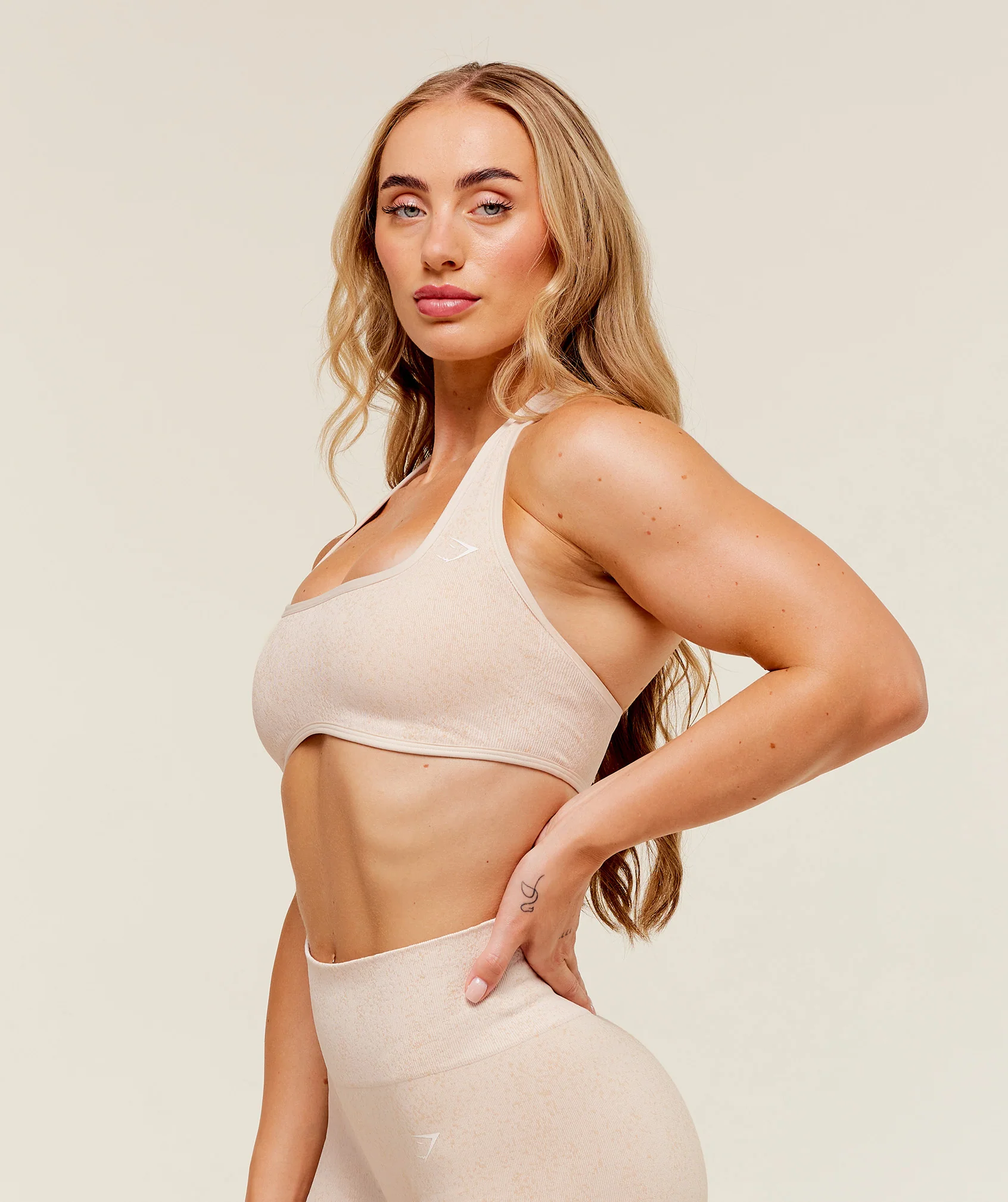 Adapt Fleck x Whitney Halterneck Sports Bra – Coconut White - Imagen 2