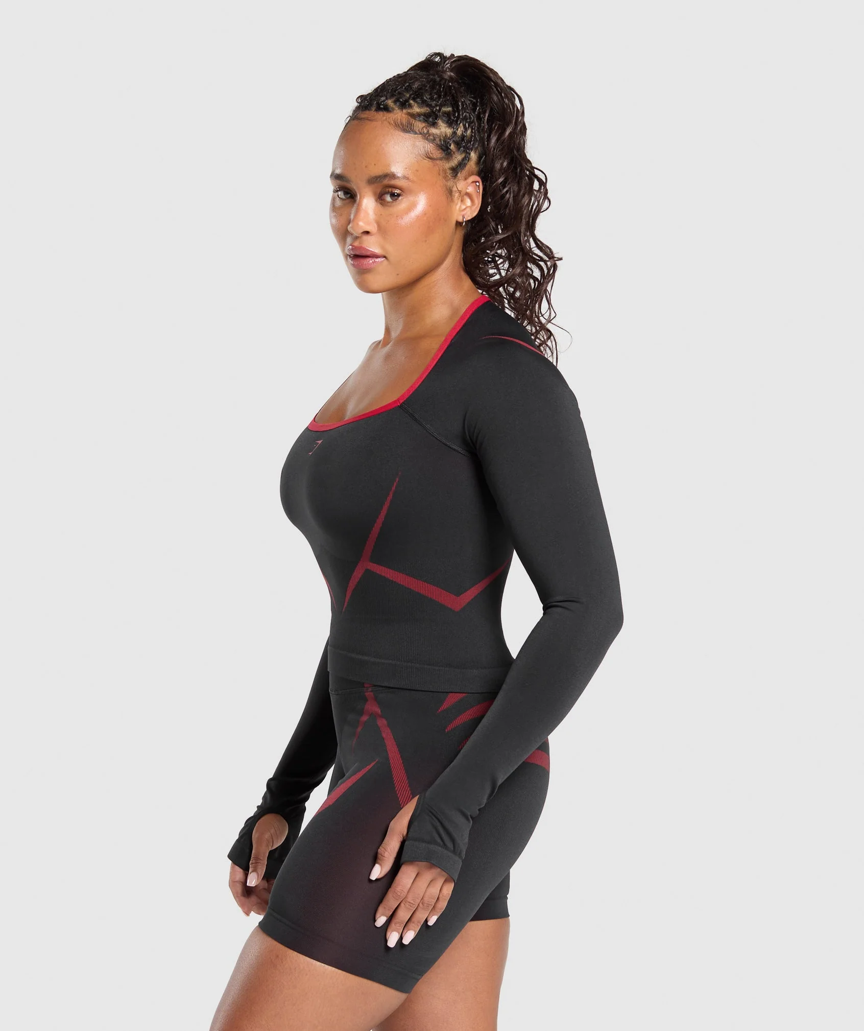 Apex Lift Seamless Long Sleeve Crop Top – Black/Carmine Red - Imagen 2
