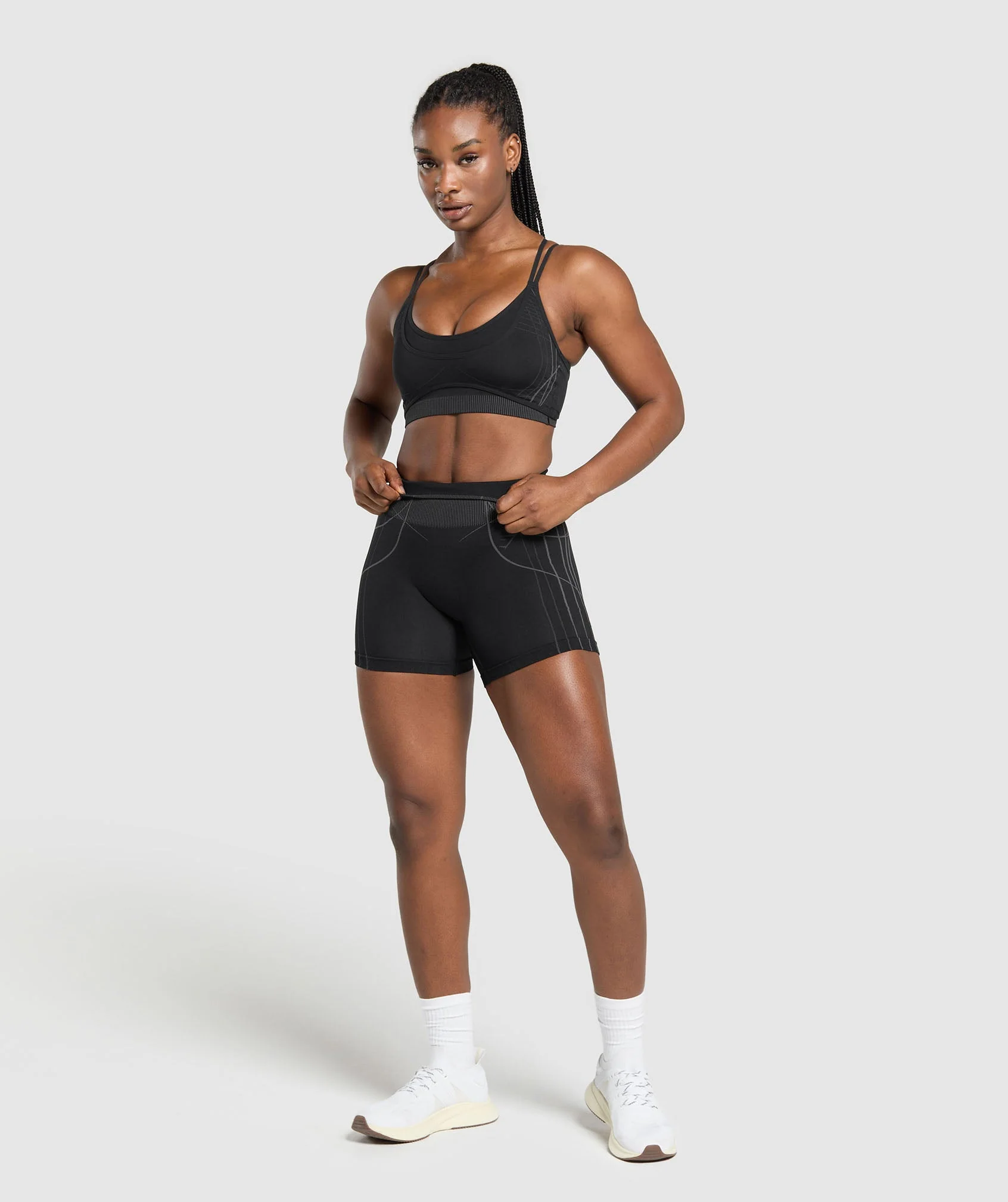 Apex Seamless Strappy Sports Bra – Black/Graphite Grey - Imagen 2