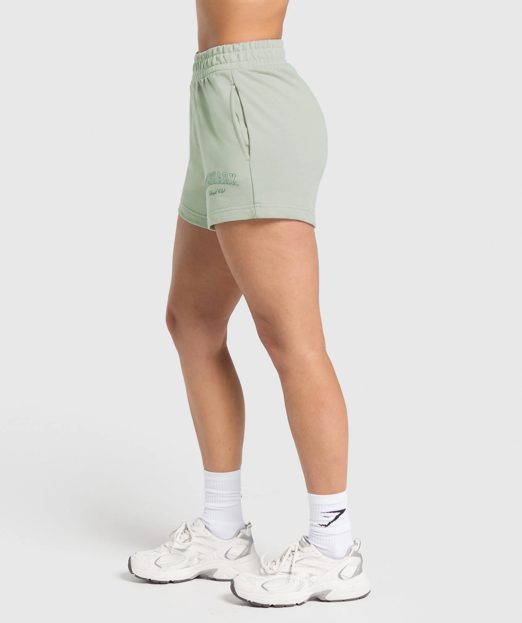 Campus Classics Graphic Sweat Shorts – Stone Grey - Imagen 2