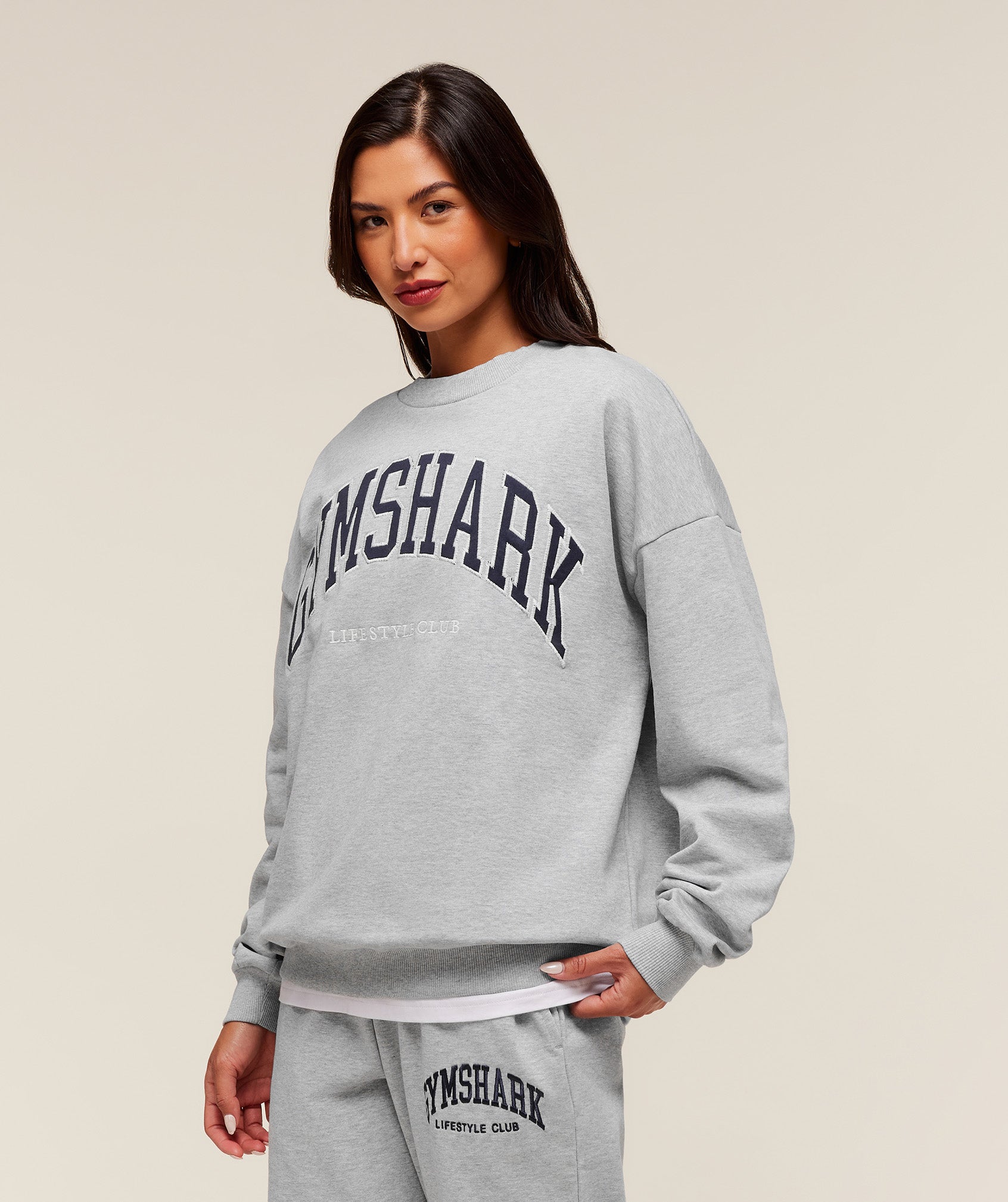 Collegiate Graphic Crew Neck Pullover – Light Grey Core Marl - Imagen 2