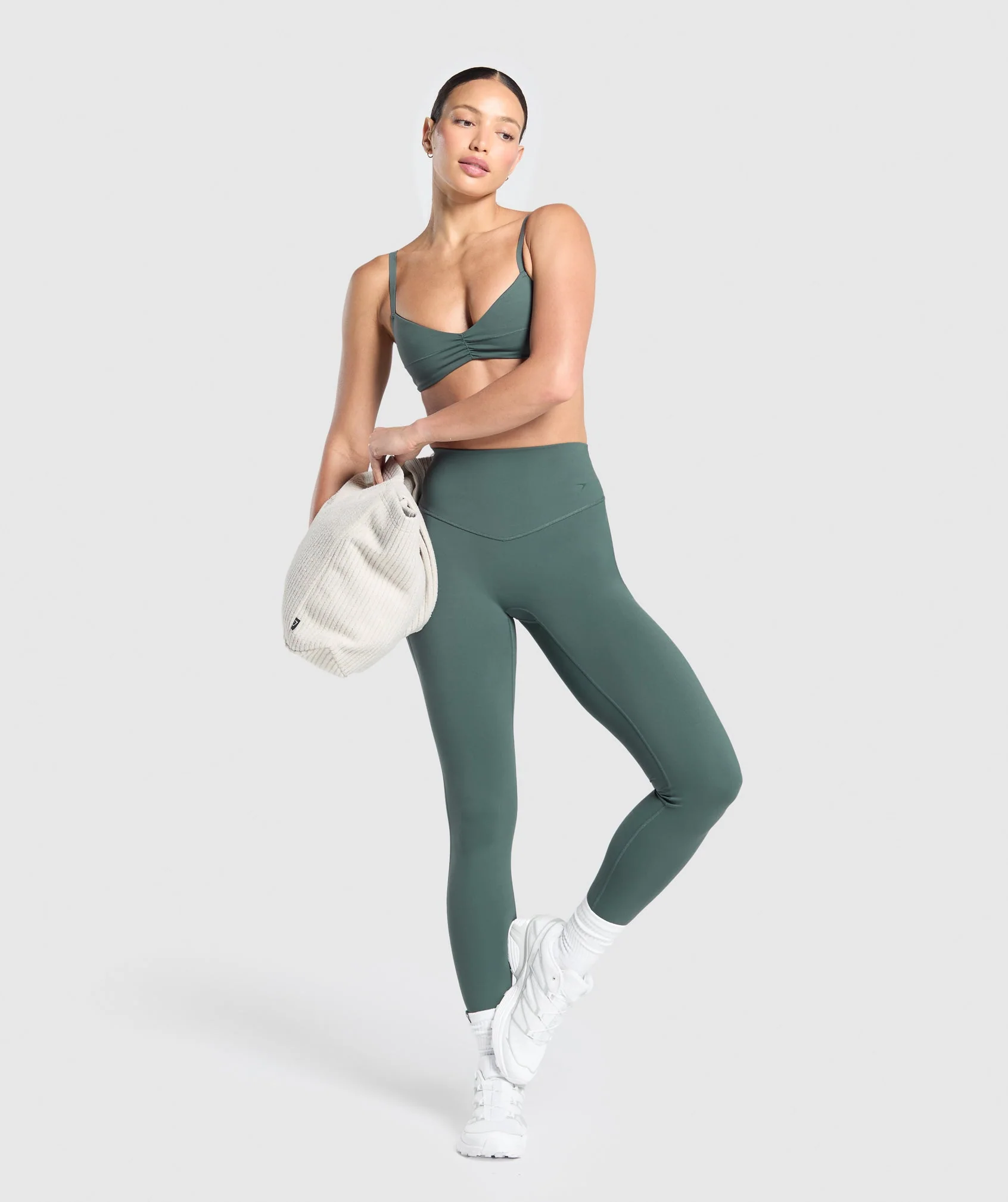 Elevate Ruched Sports Bra – Slate Teal - Imagen 2