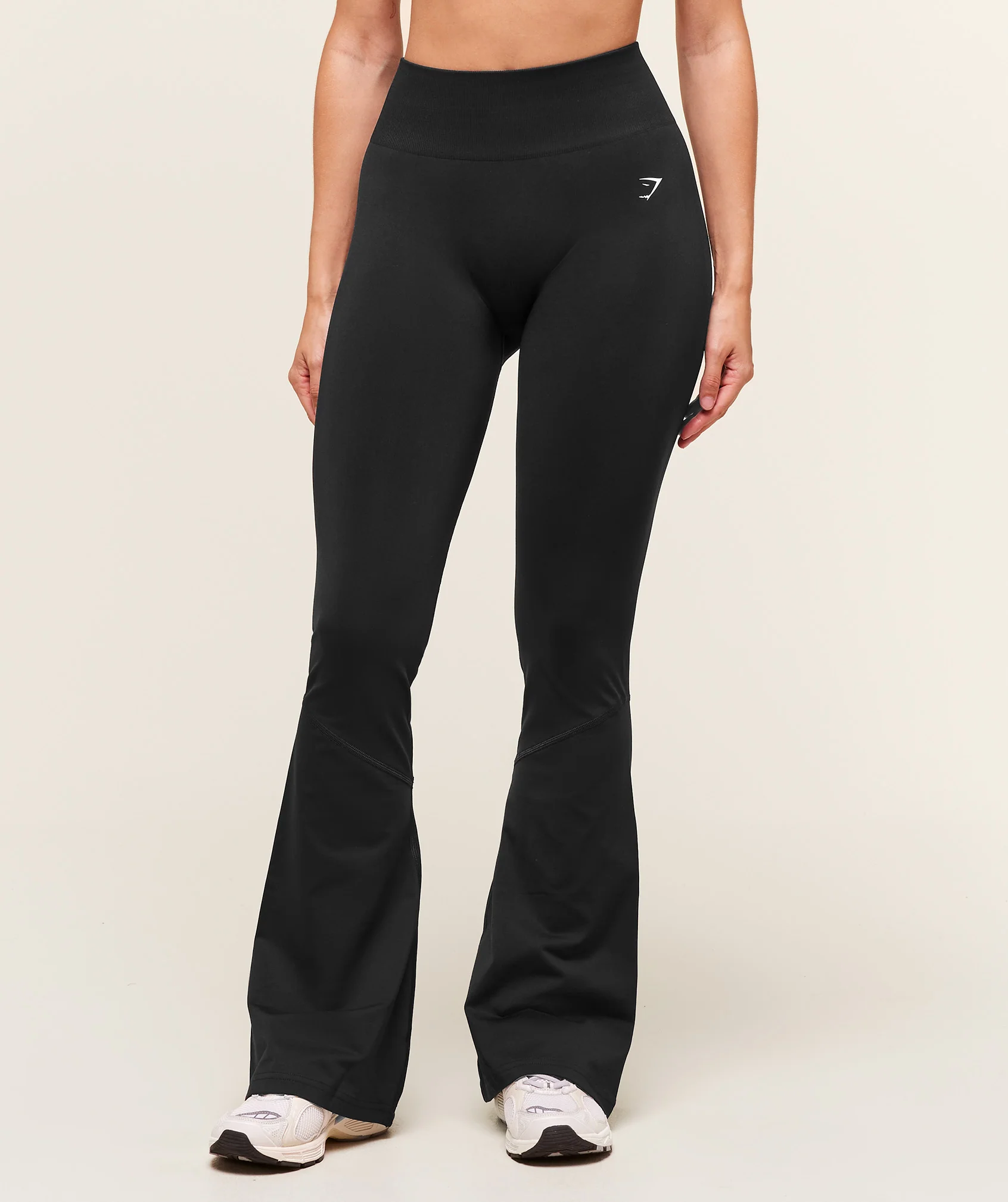 Everyday Seamless Flared Legging – Black