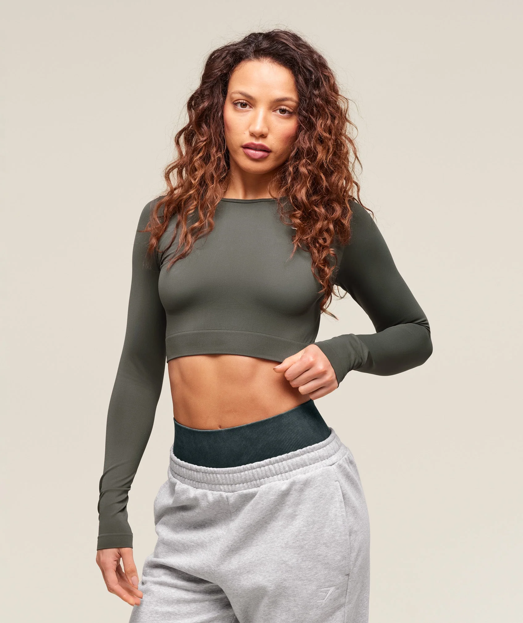 Everyday Seamless Long Sleeve Crop Top – Strength Green - Imagen 2