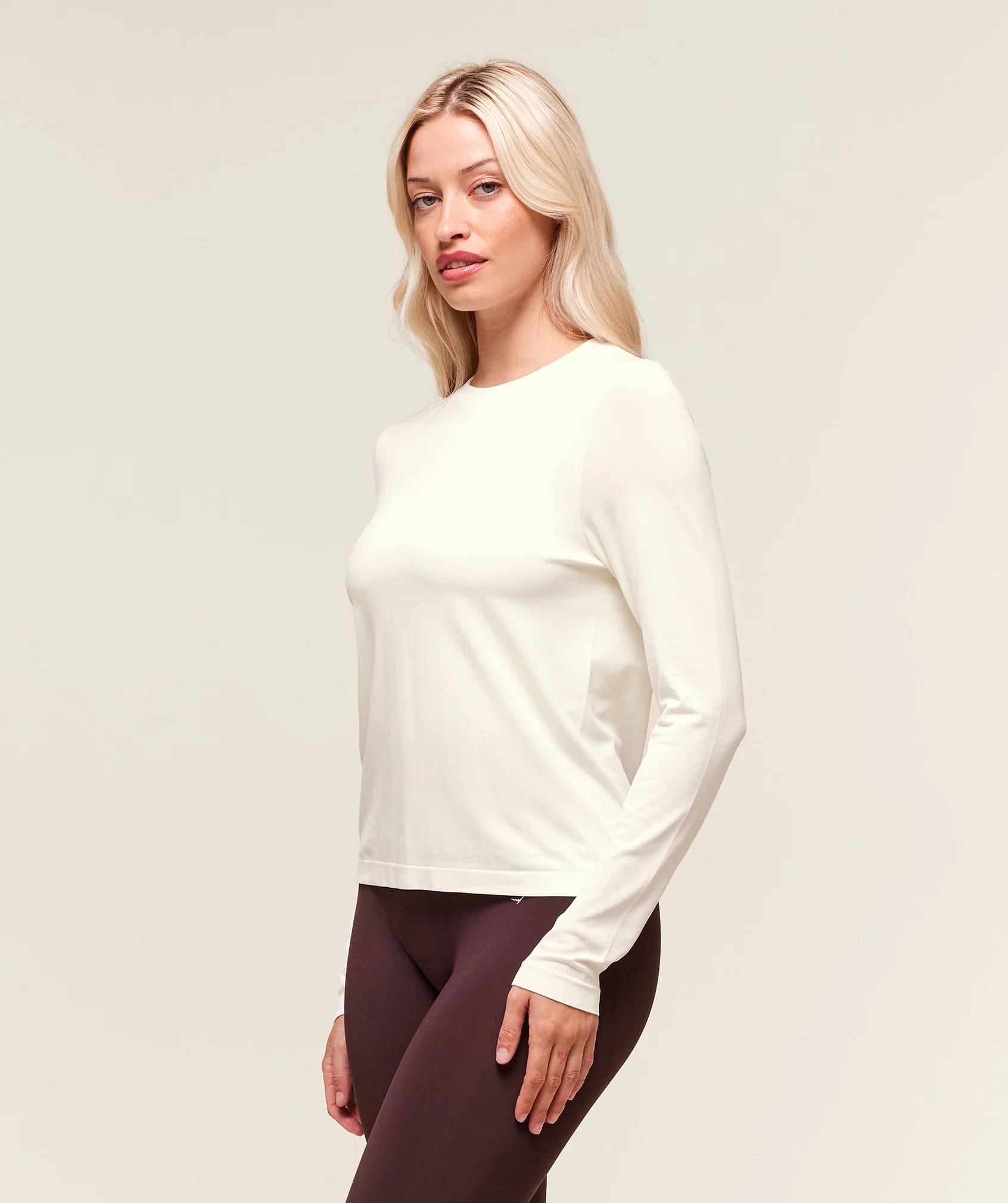 Everyday Seamless Long Sleeve Top – Soft White - Imagen 2