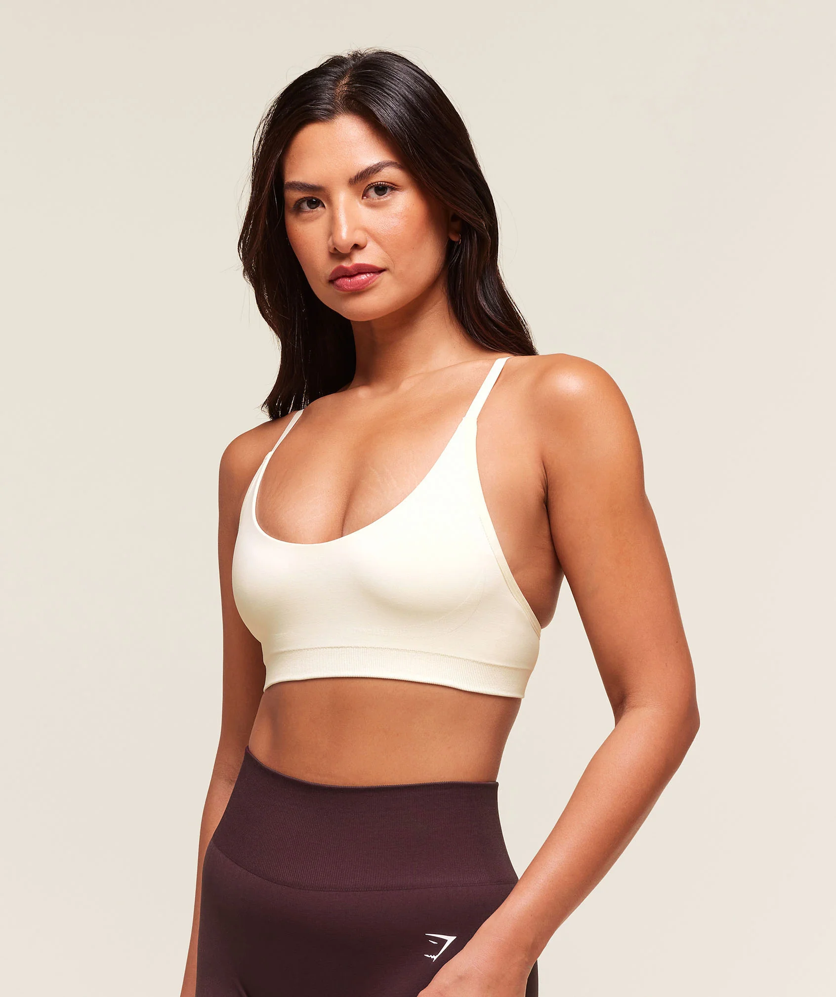 Everyday Seamless Racerback Sports Bra – Soft White - Imagen 2