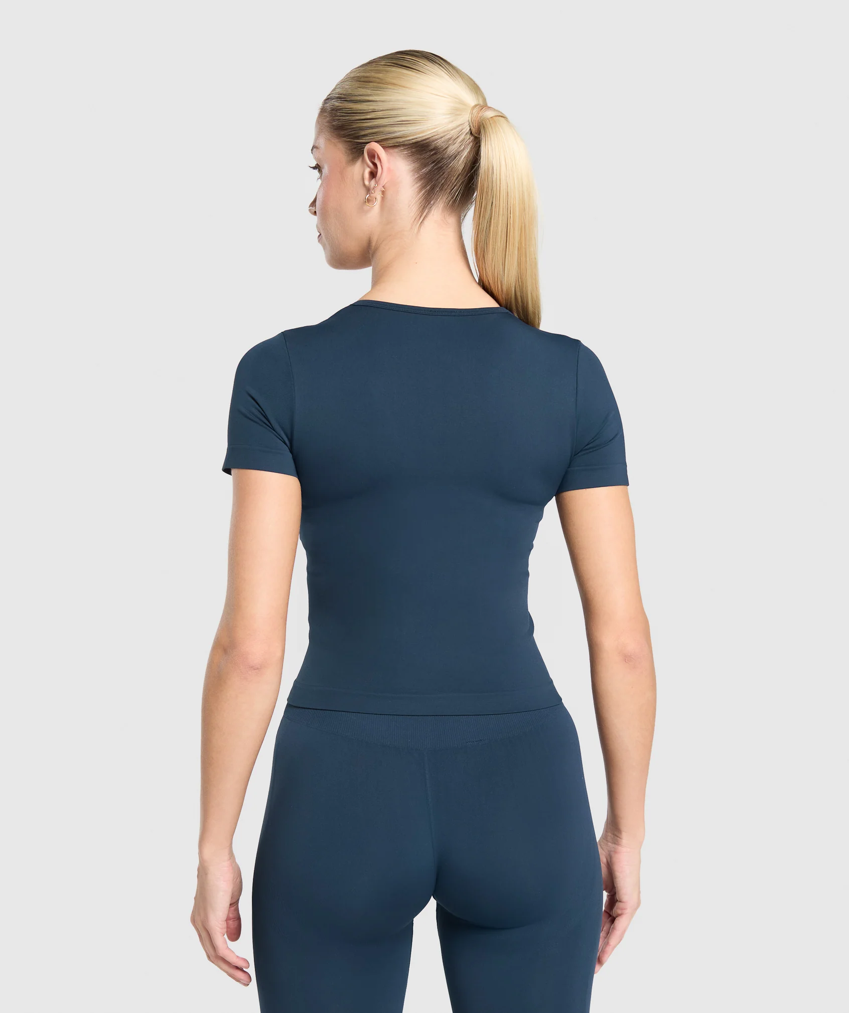 Everyday Seamless Tight Fit Crew Neck Tee – Navy