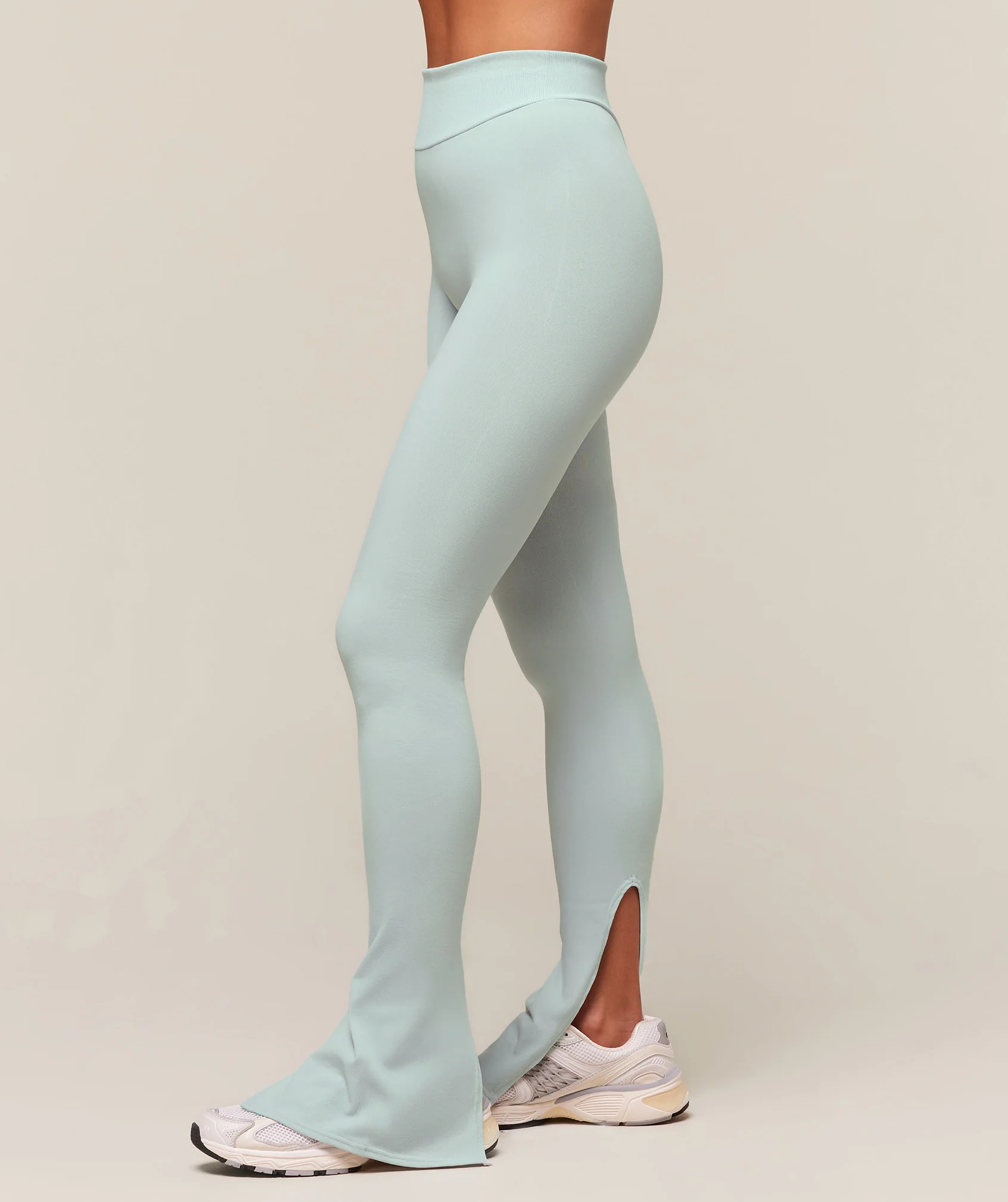 everywear Warp Knit Flare Leggings – Frost Blue