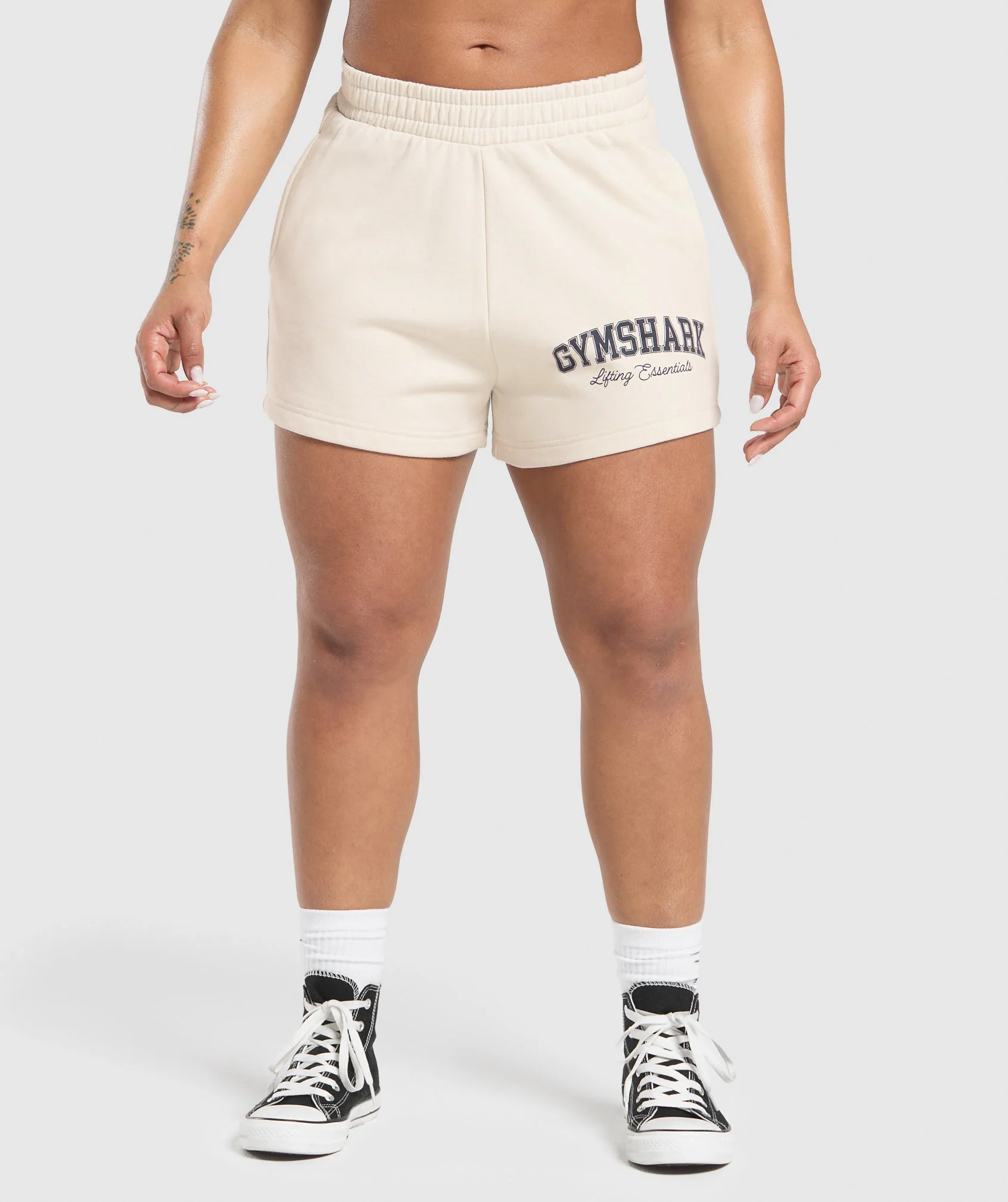 Lifting Essentials Graphic Brushed 4′ Shorts – Oat White
