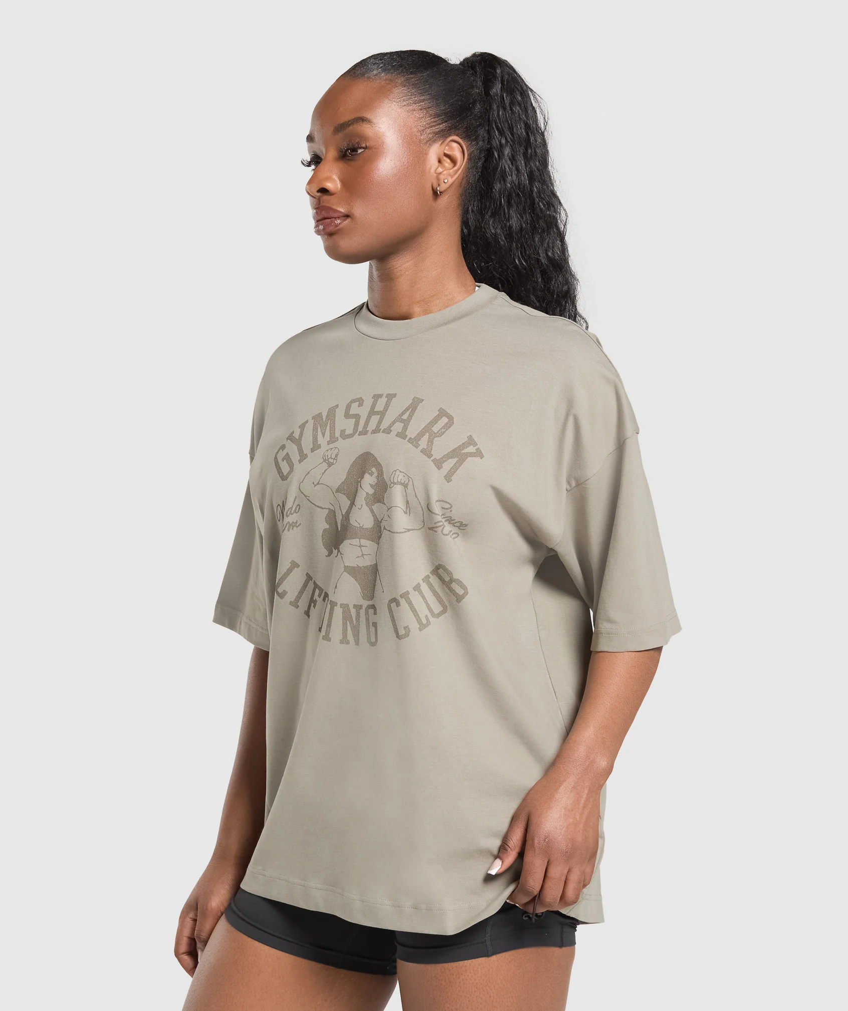 Lifting Girl Graphic Oversized Tee – Linen Brown - Imagen 2