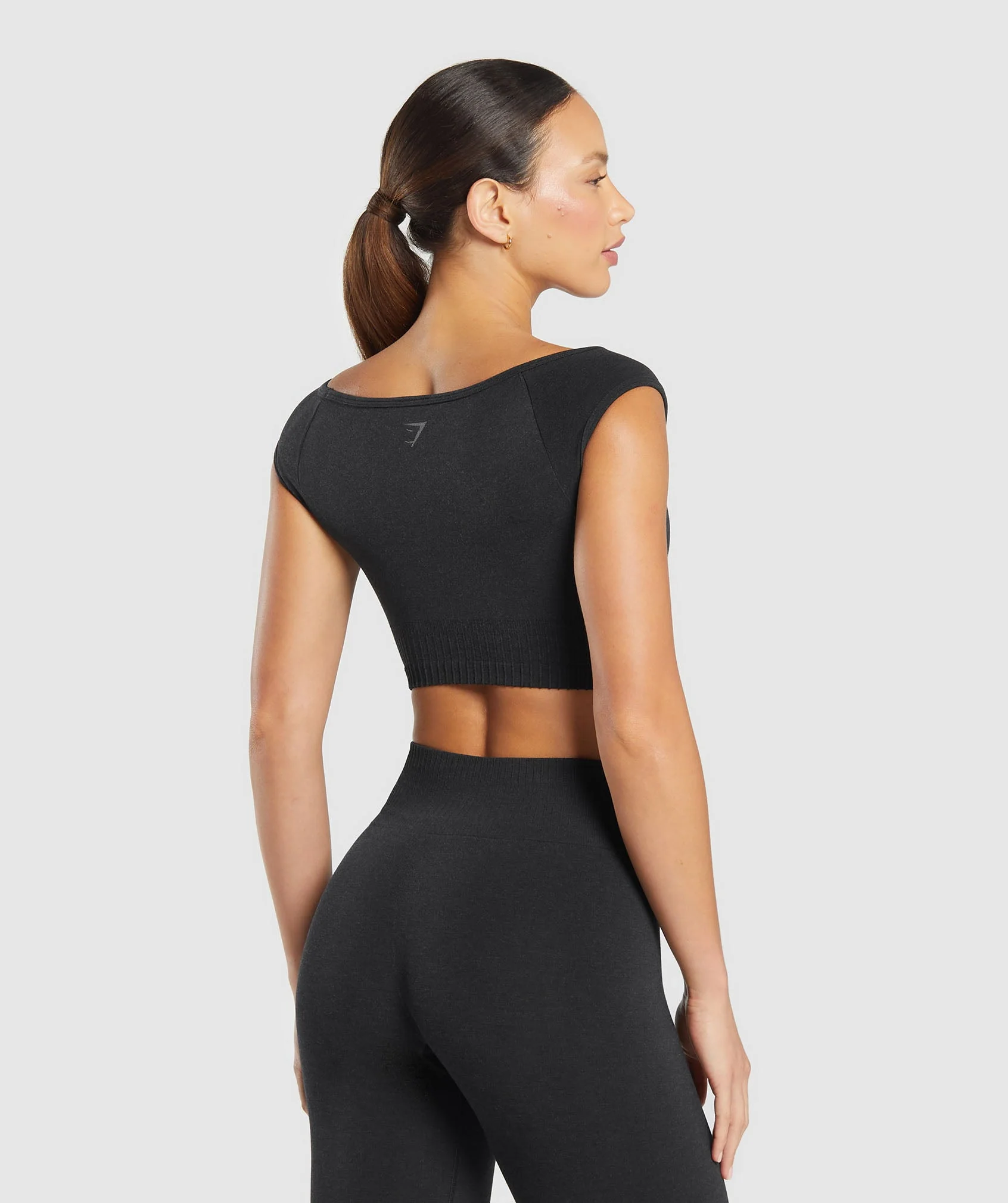 Luxe Seamless Boat Neck Crop Top – Coal Marl - Imagen 2