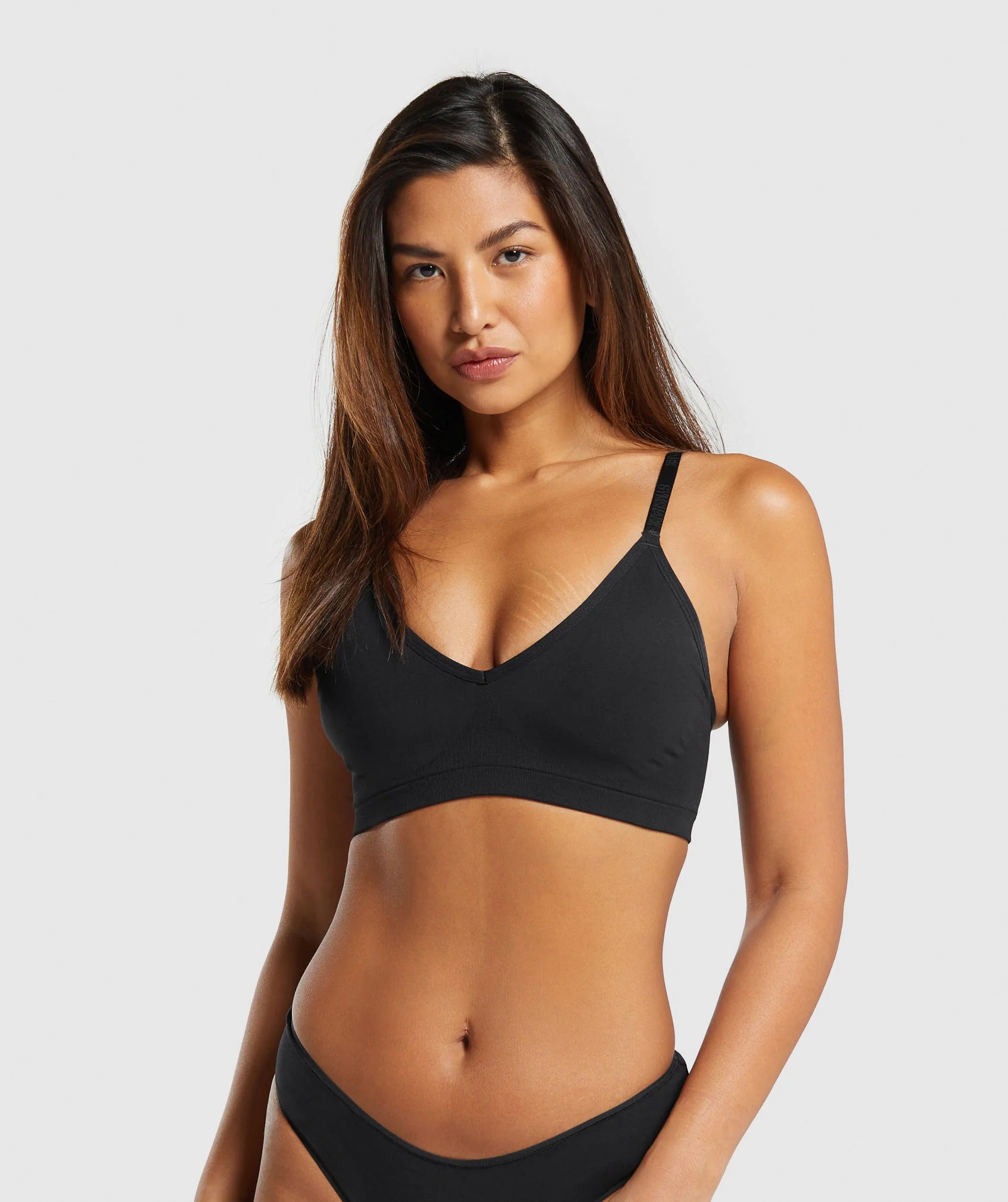 Seamless V Neck Bralette – Black
