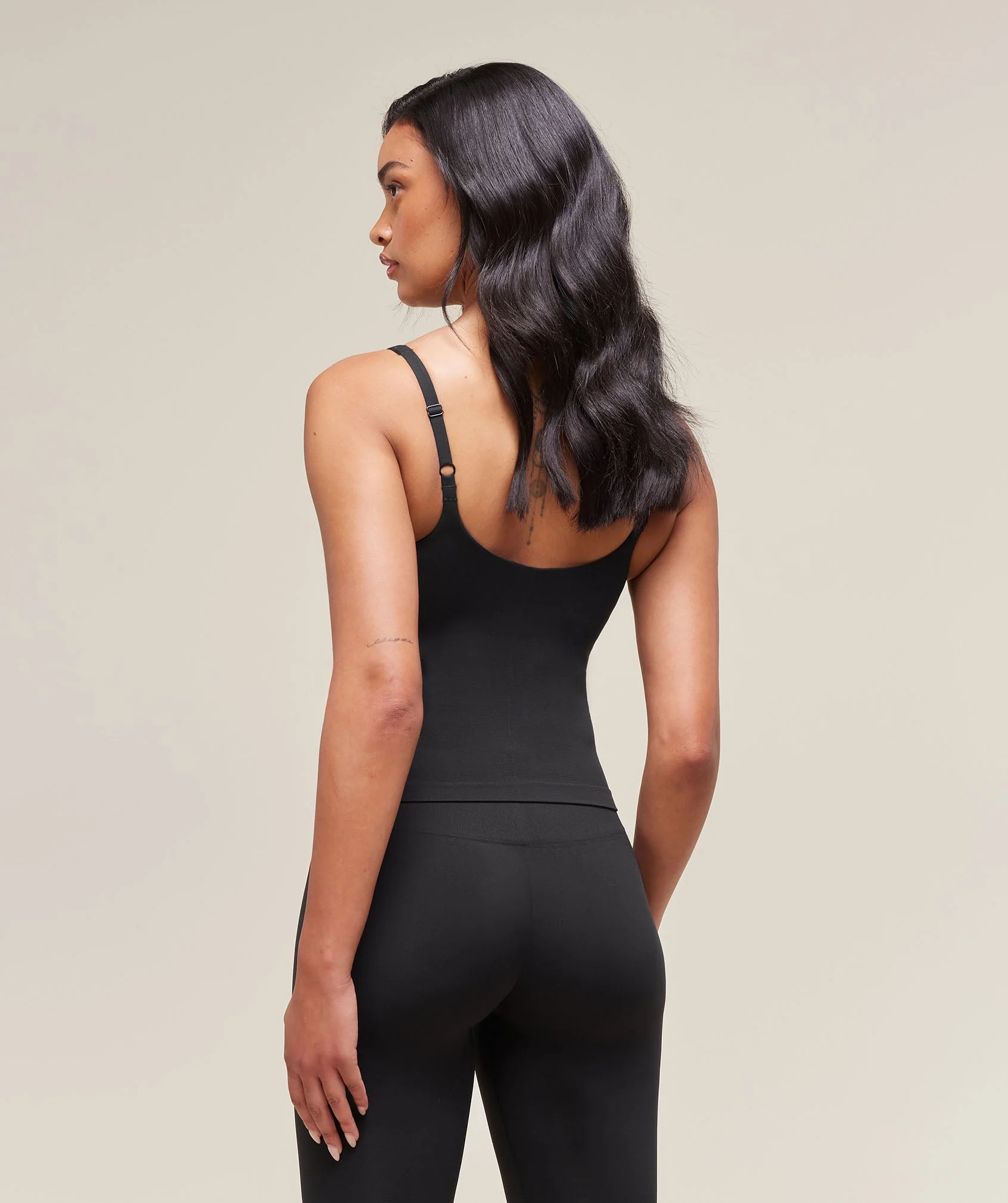 Soft Sculpt Tank With Shelf – Black