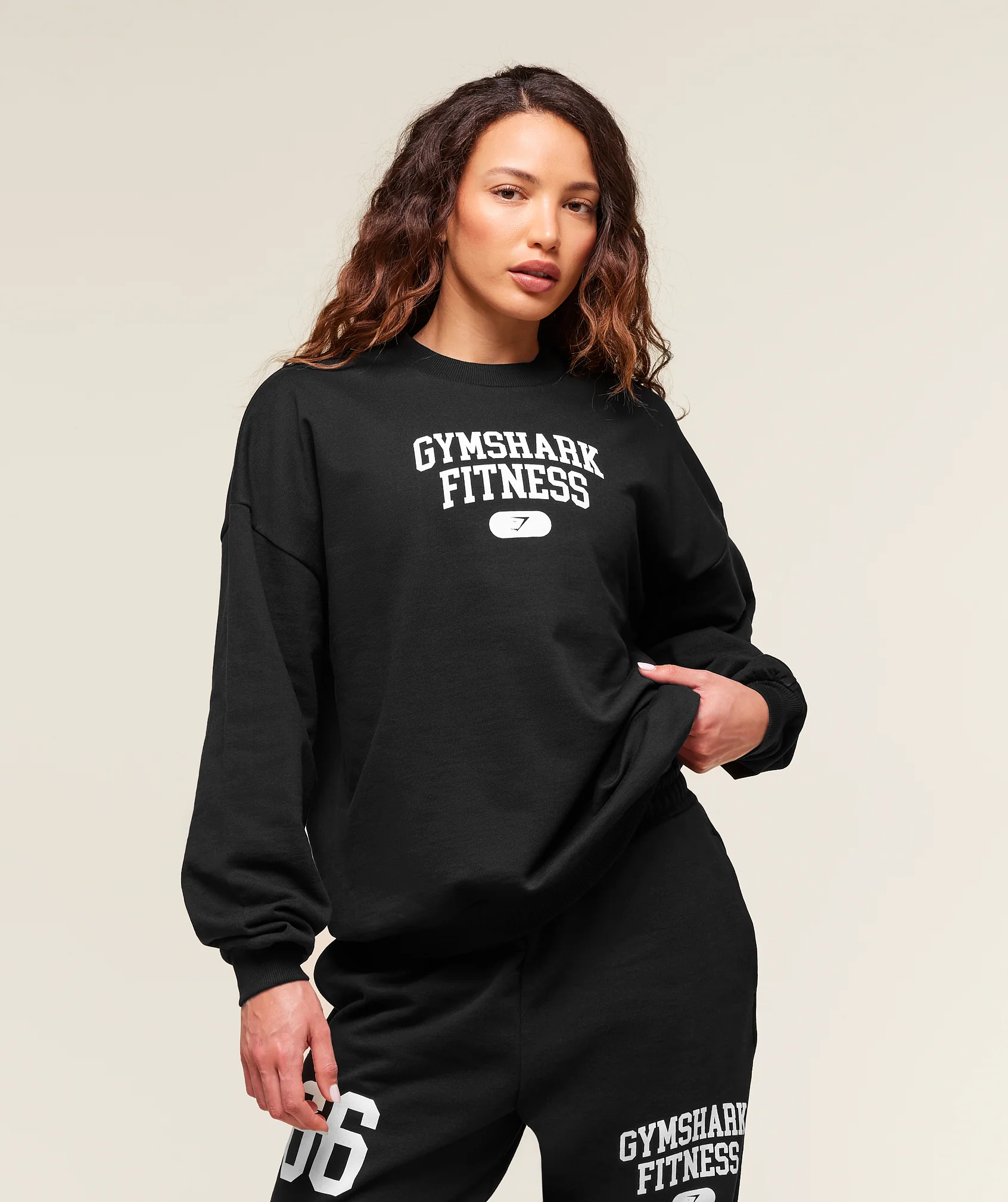 Varsity Graphic Pullover – Black