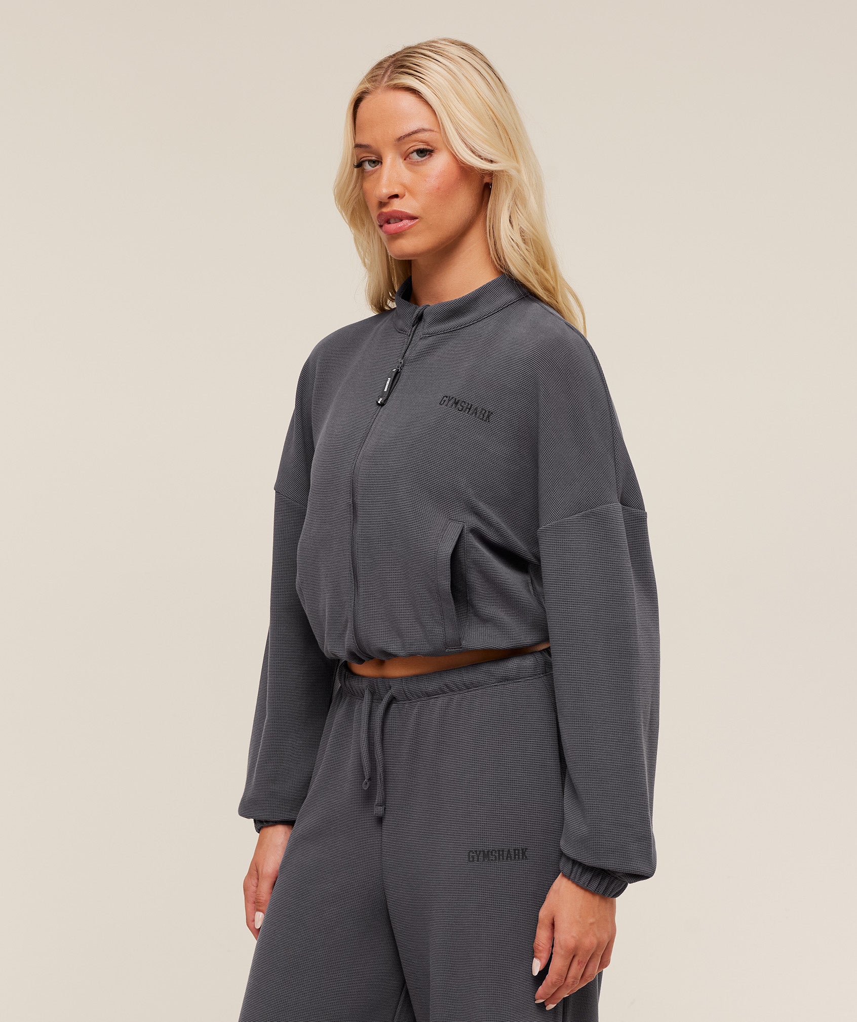 Waffle Midi Zip Up Jacket – Onyx Grey - Imagen 2