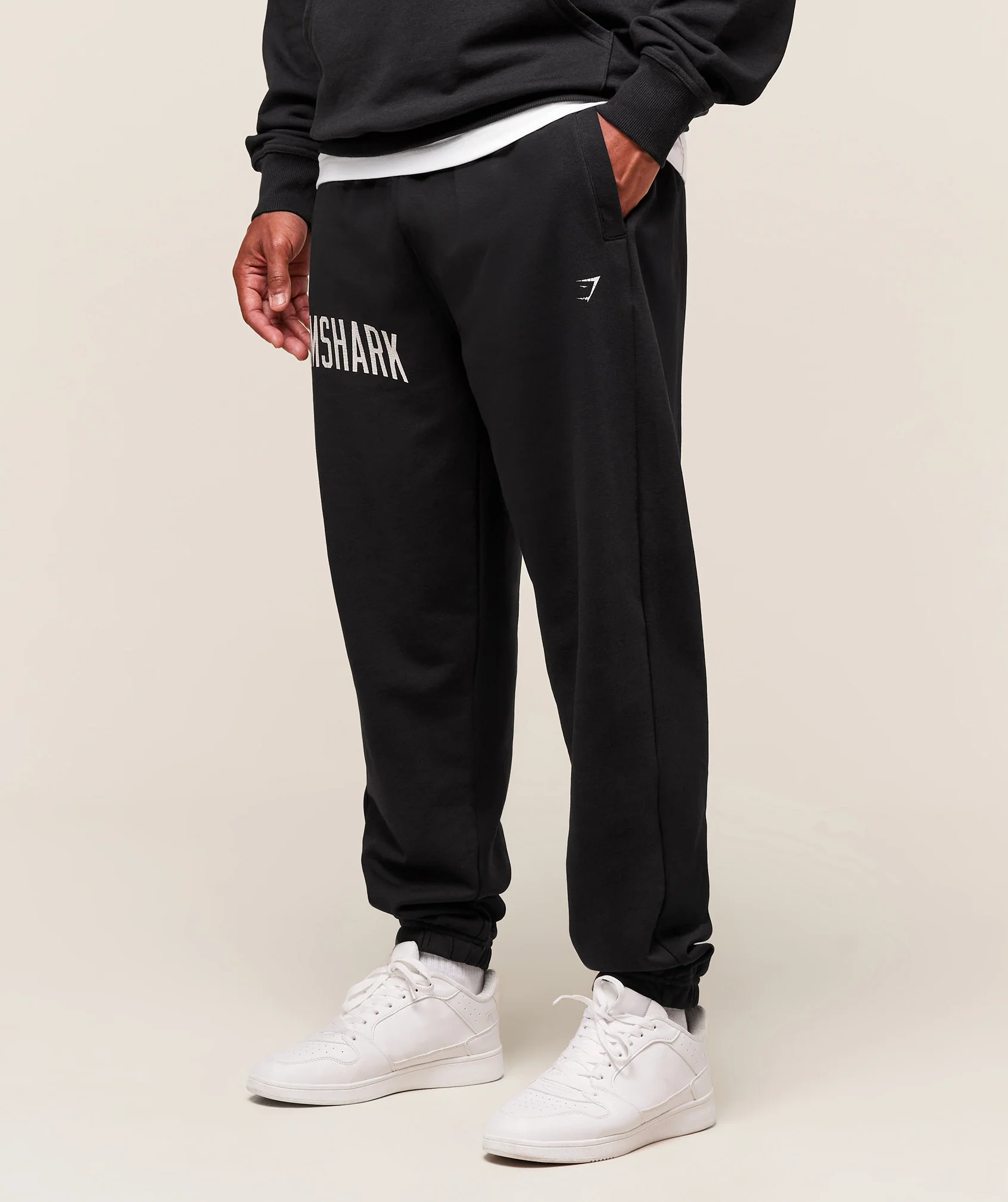 Worn Graphic Jogger – Black