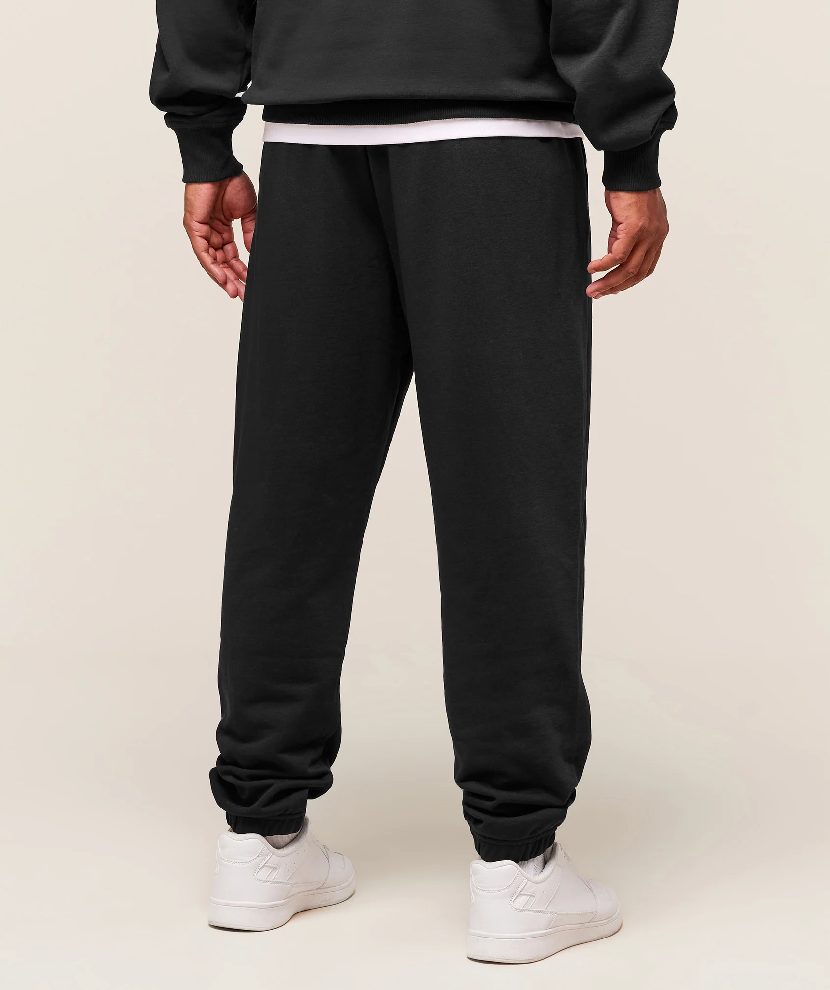 Worn Graphic Jogger – Black - Imagen 2